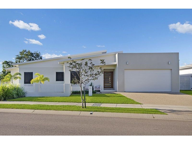 2 Dune Parade, Bushland Beach QLD 4818
