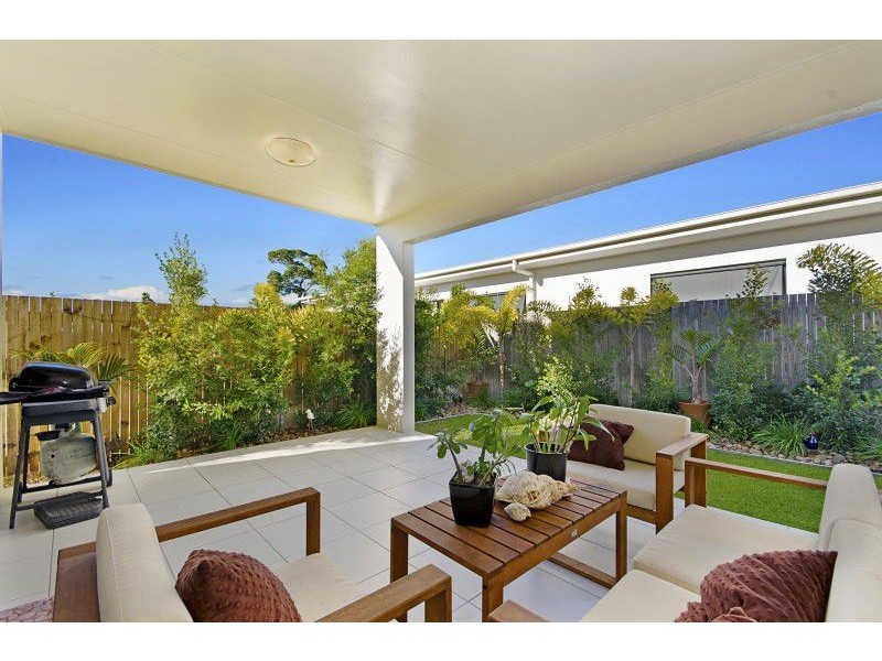 2 Dune Parade, Bushland Beach QLD 4818