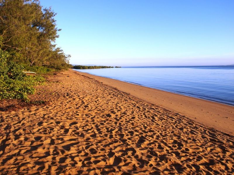 2 Dune Parade, Bushland Beach QLD 4818