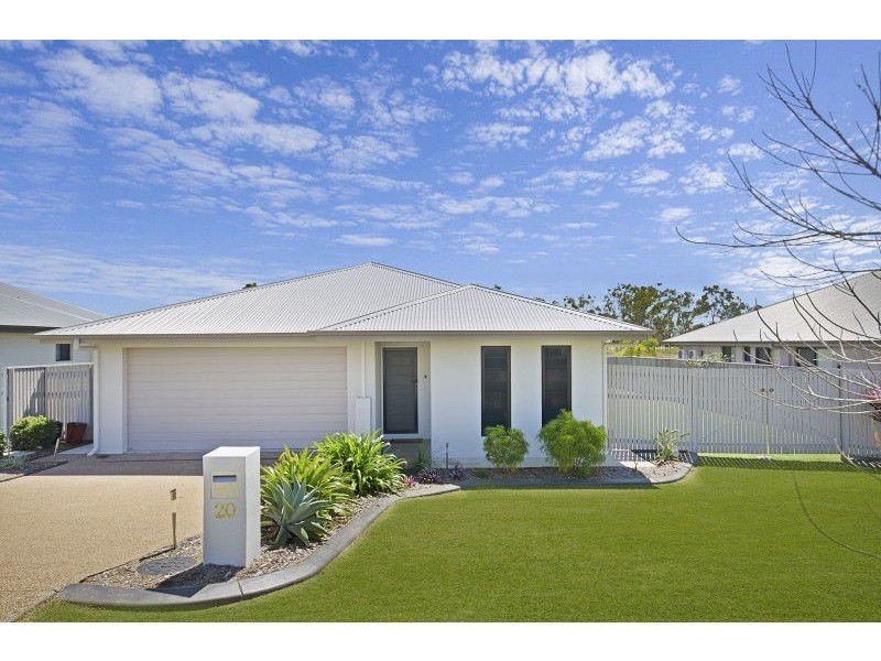20 Hillock Crescent, Bushland Beach QLD 4818