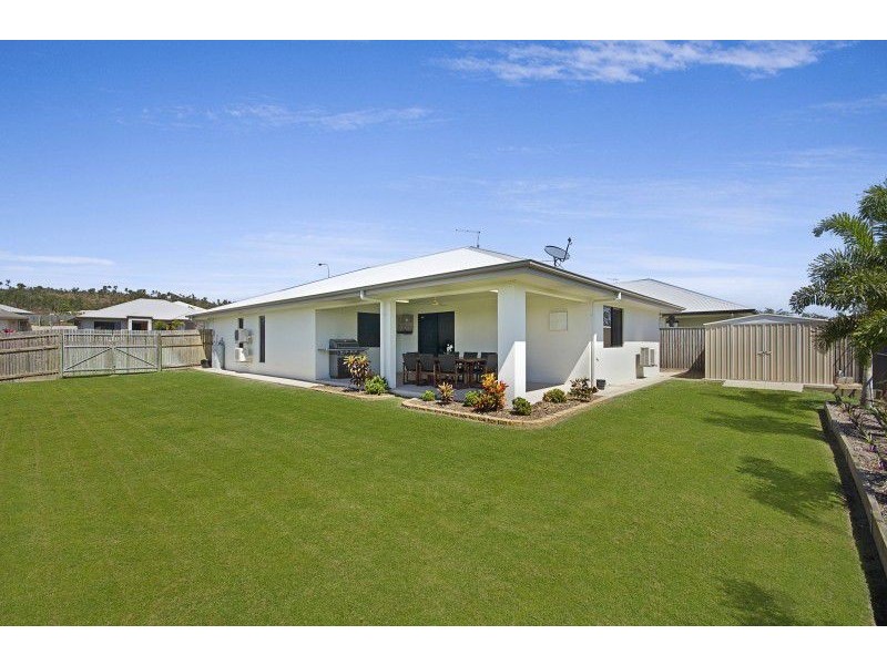 20 Hillock Crescent, Bushland Beach QLD 4818