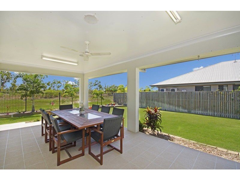 20 Hillock Crescent, Bushland Beach QLD 4818
