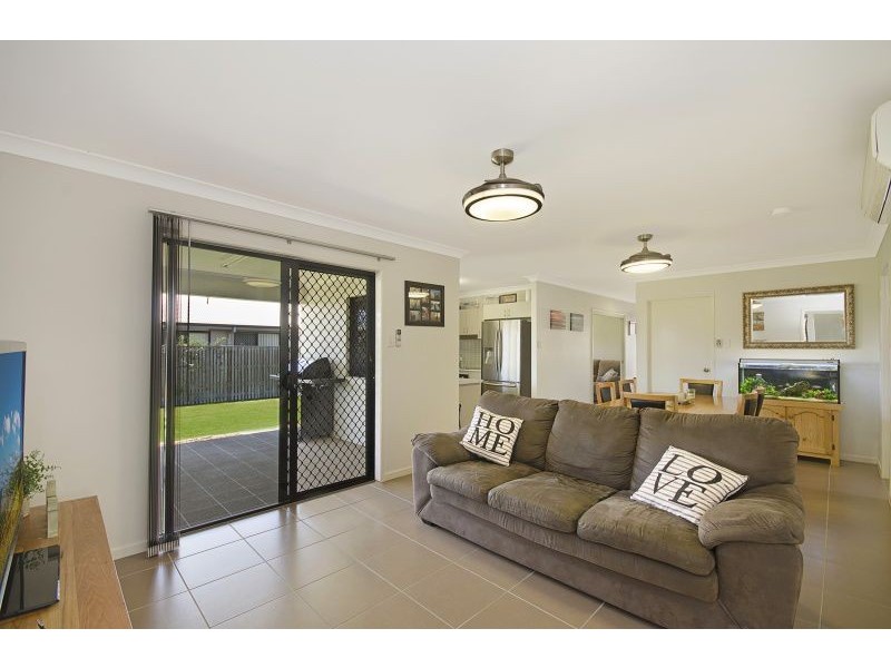 20 Hillock Crescent, Bushland Beach QLD 4818