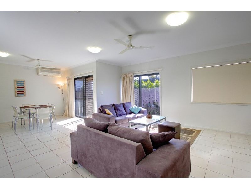 8/53 Kings Road, Hyde Park QLD 4812