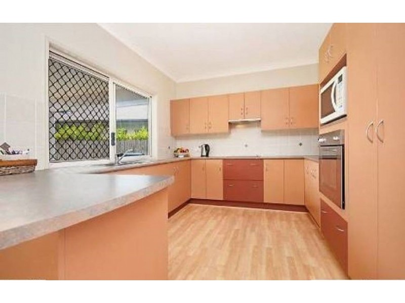 103 Thorn St, Mount Louisa QLD 4814