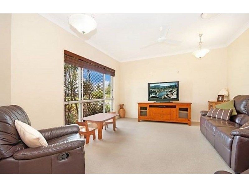 103 Thorn St, Mount Louisa QLD 4814