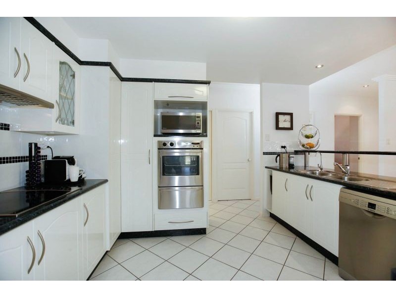 8 Trembath Cr, Kirwan QLD 4817