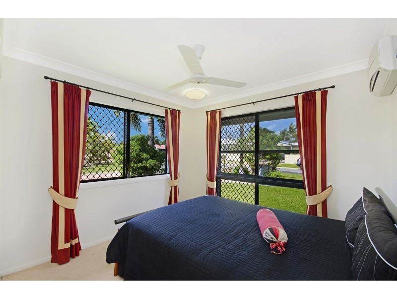 1 Luke Court, Bushland Beach QLD 4818