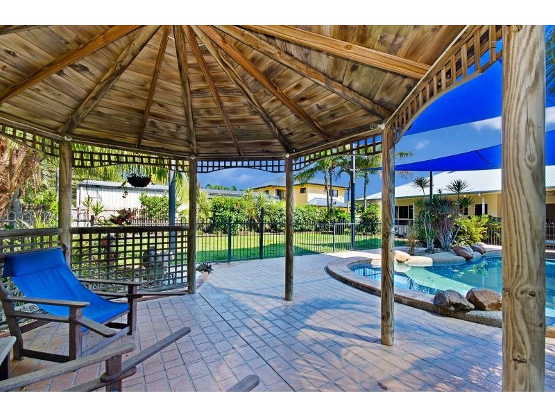 13 Jamaica Crescent, Bushland Beach QLD 4818