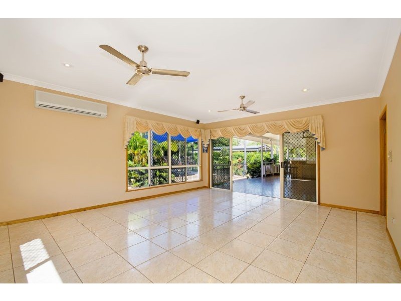 13 Jamaica Crescent, Bushland Beach QLD 4818