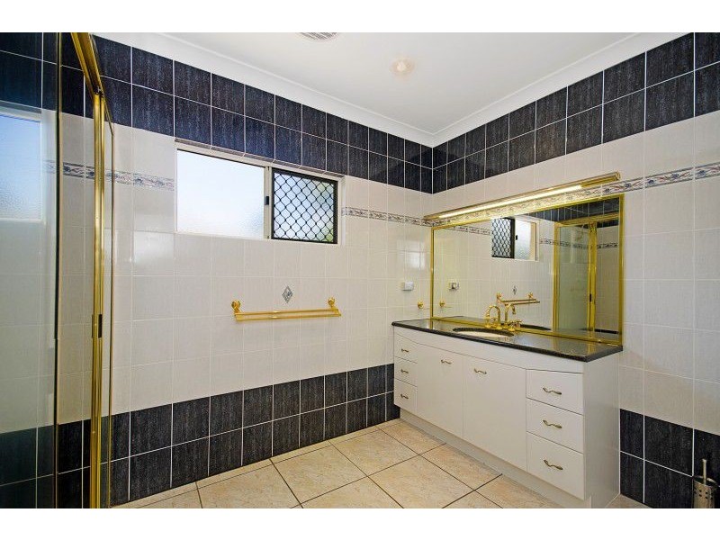 13 Jamaica Crescent, Bushland Beach QLD 4818