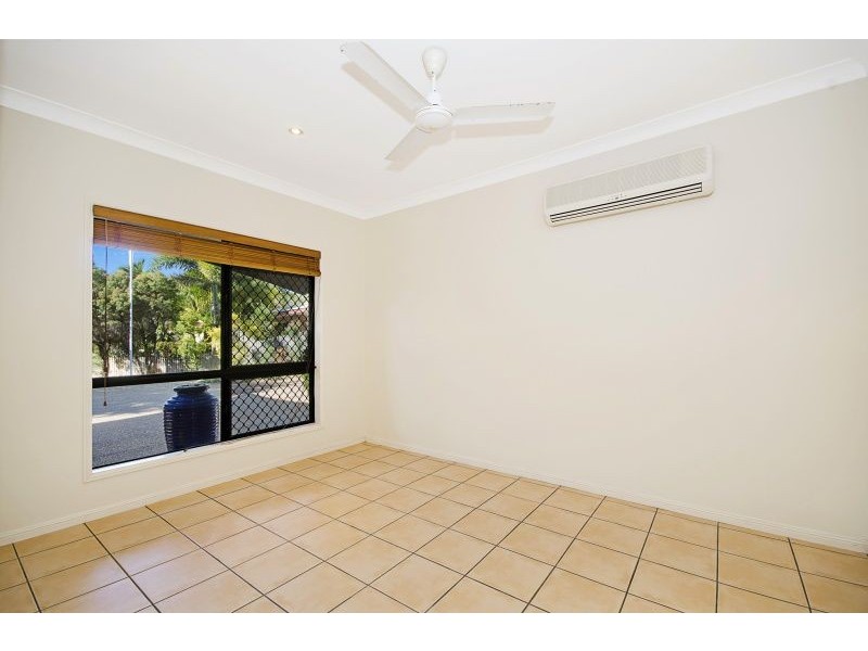 Bushland Beach QLD 4818