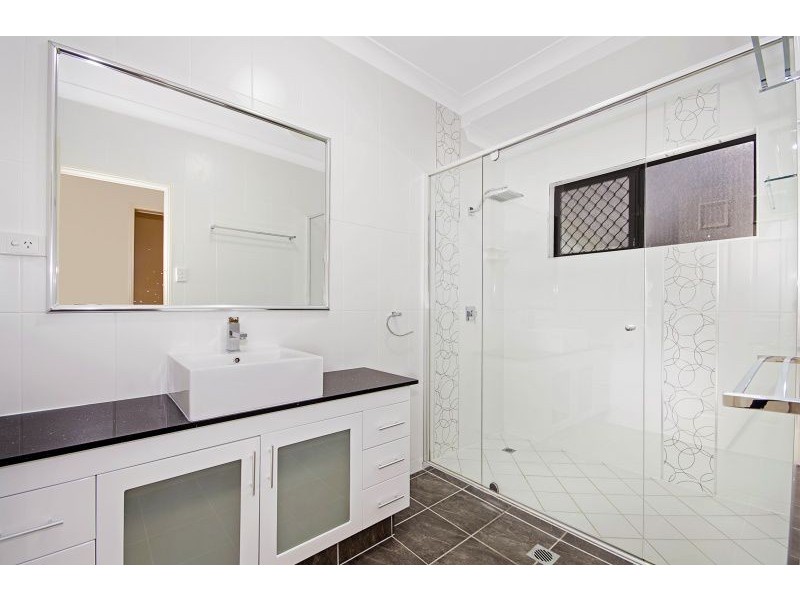 Bushland Beach QLD 4818