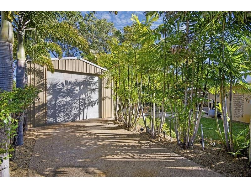 Bushland Beach QLD 4818