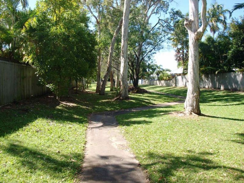 Bushland Beach QLD 4818