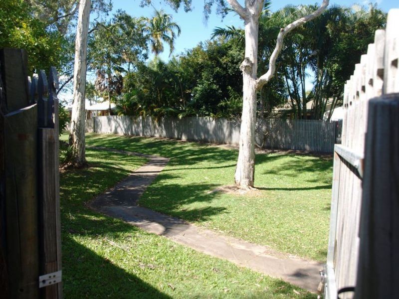 Bushland Beach QLD 4818