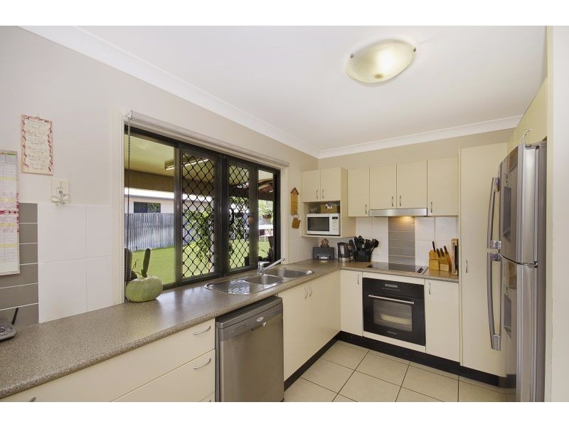 7 Henning Court, Bushland Beach QLD 4818