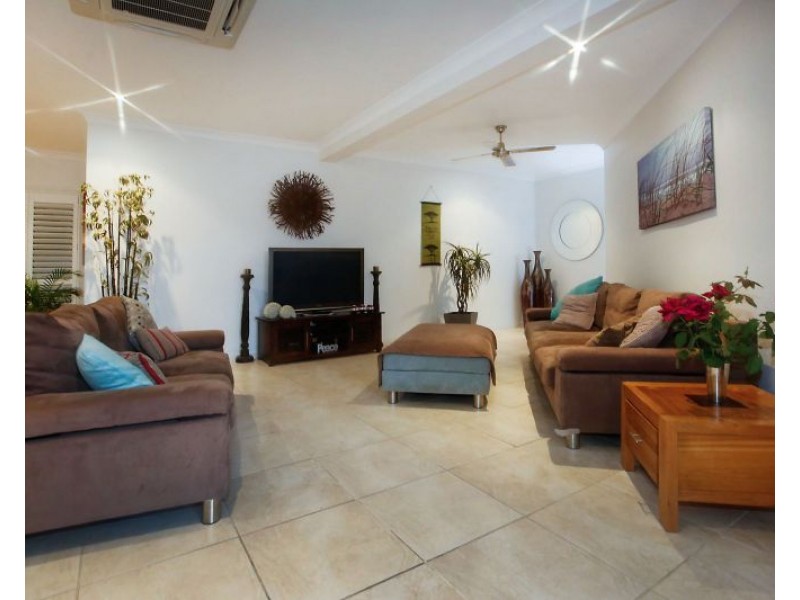 2 Marita Court, Bushland Beach QLD 4818