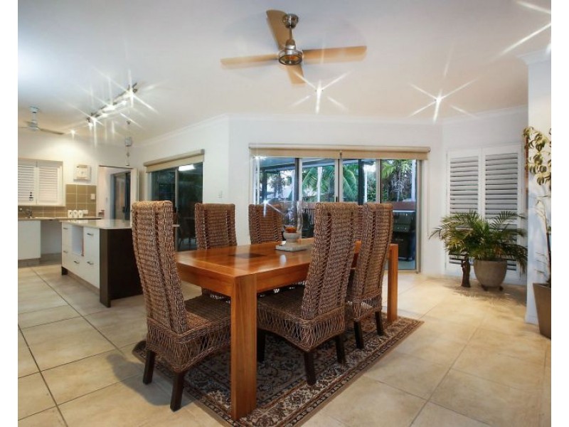2 Marita Court, Bushland Beach QLD 4818