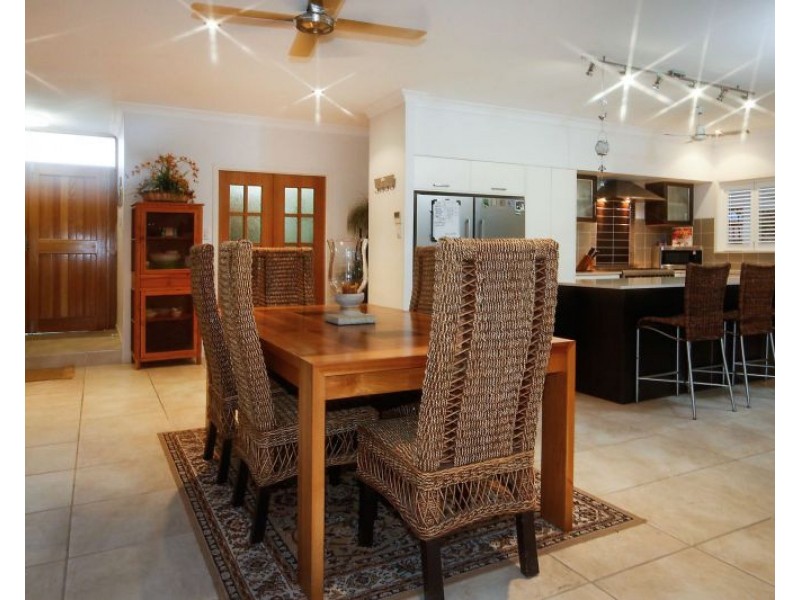2 Marita Court, Bushland Beach QLD 4818
