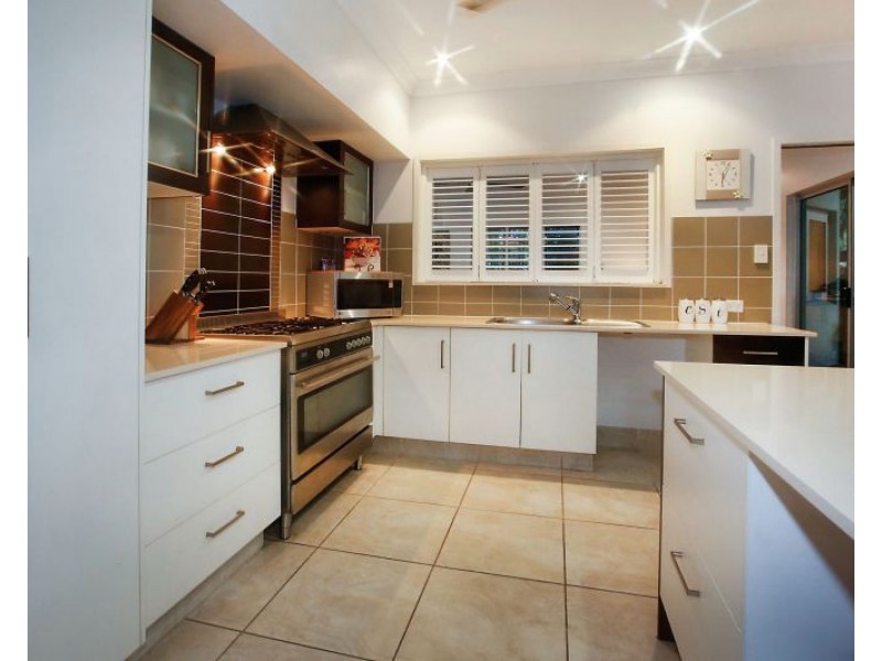 2 Marita Court, Bushland Beach QLD 4818