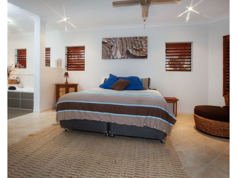2 Marita Court, Bushland Beach QLD 4818