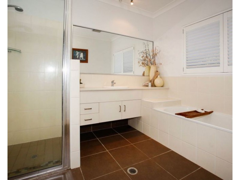 2 Marita Court, Bushland Beach QLD 4818