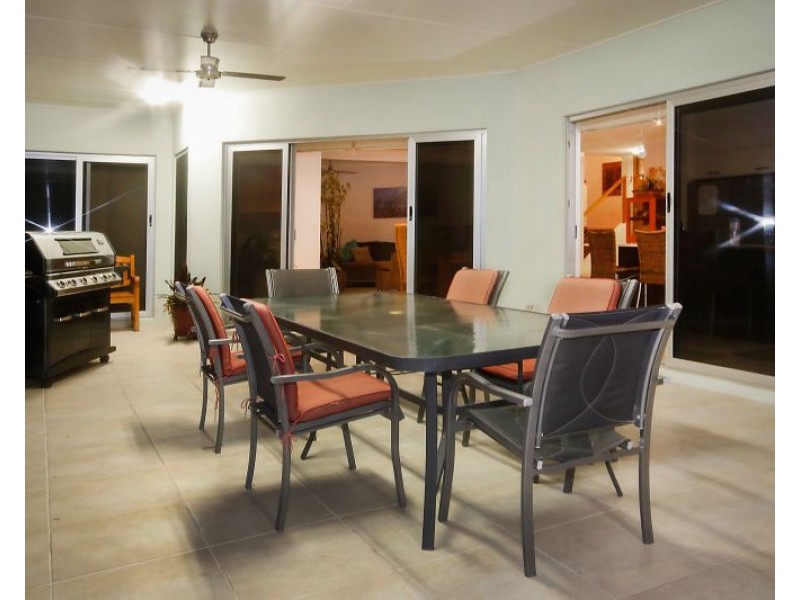 2 Marita Court, Bushland Beach QLD 4818
