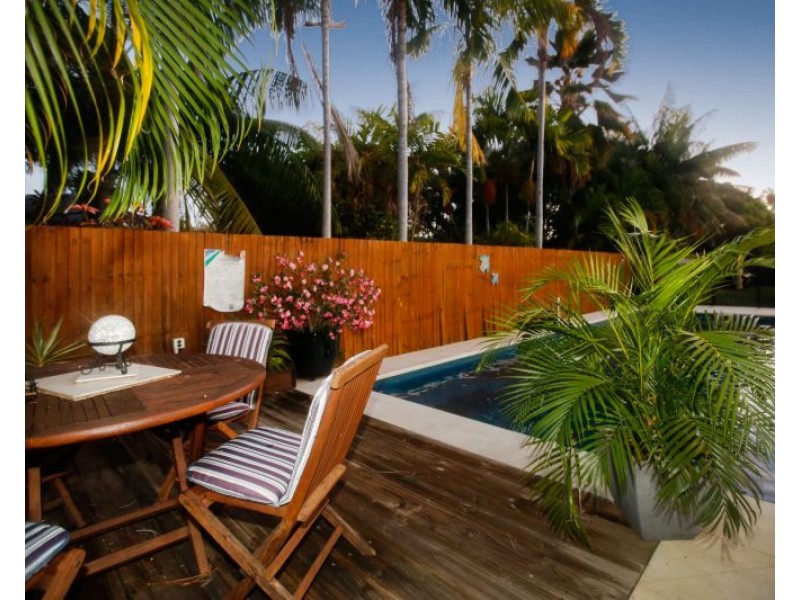 2 Marita Court, Bushland Beach QLD 4818