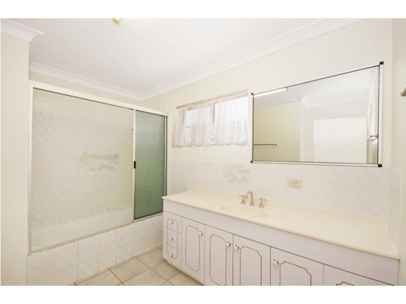 15 Kurrajong Court, Bushland Beach QLD 4818