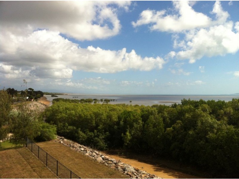 28 Dune Parade, Bushland Beach QLD 4818