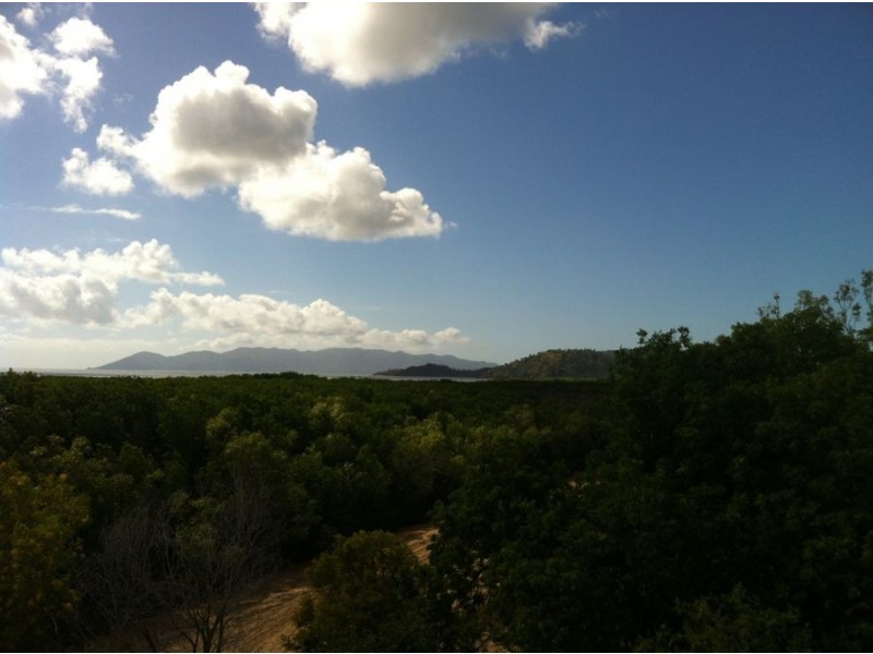 28 Dune Parade, Bushland Beach QLD 4818