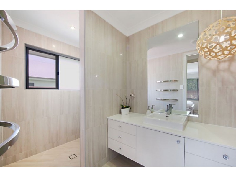 14 Biscayne Street, Burdell QLD 4818