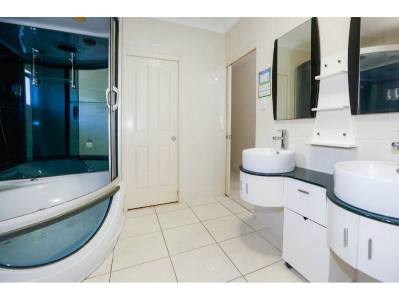 4 Dugong Court, Bushland Beach QLD 4818