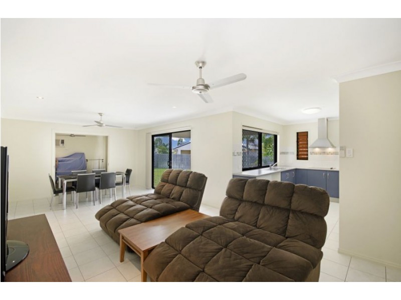 27 Seabrook Circuit, Bushland Beach QLD 4818