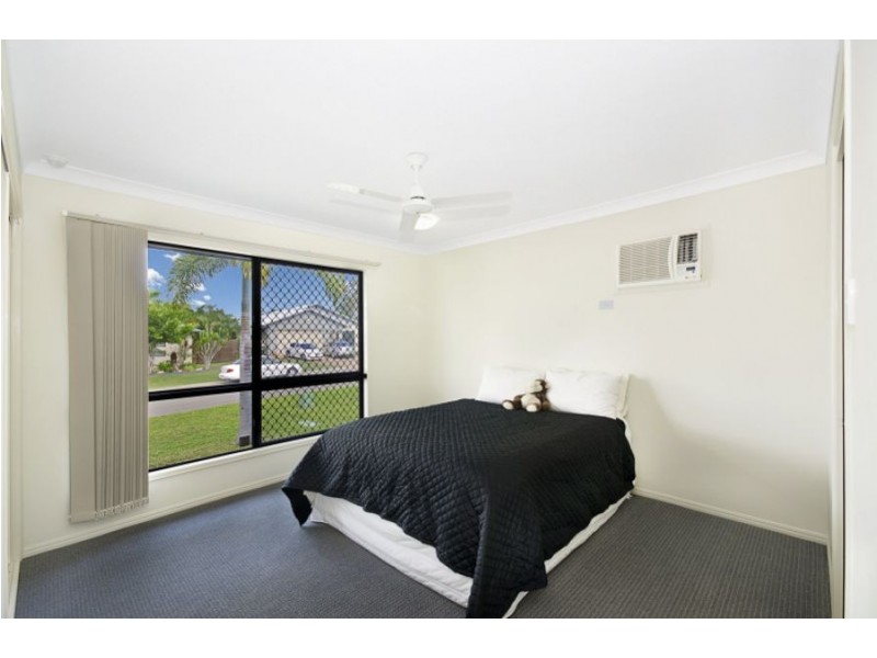 27 Seabrook Circuit, Bushland Beach QLD 4818