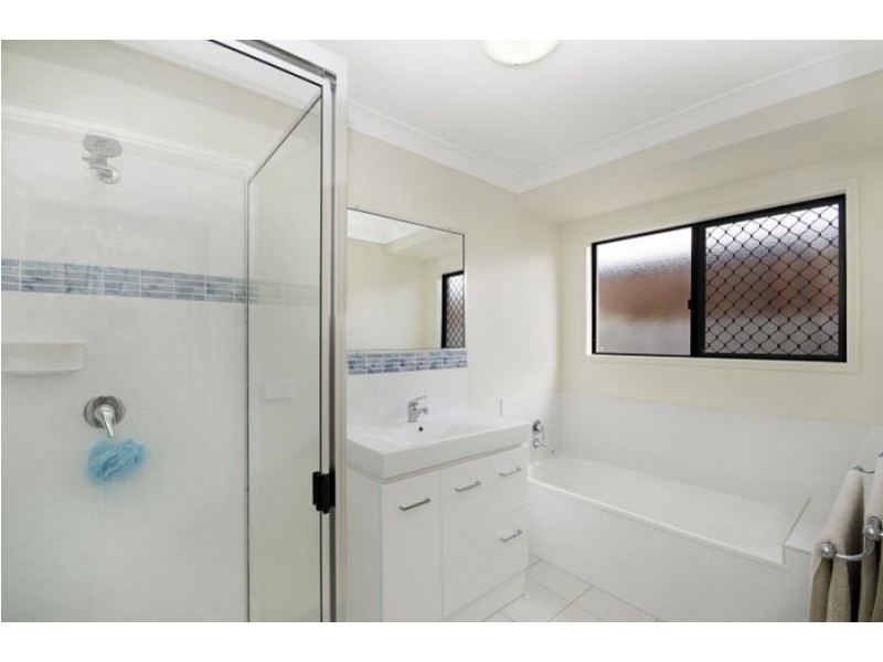 27 Seabrook Circuit, Bushland Beach QLD 4818