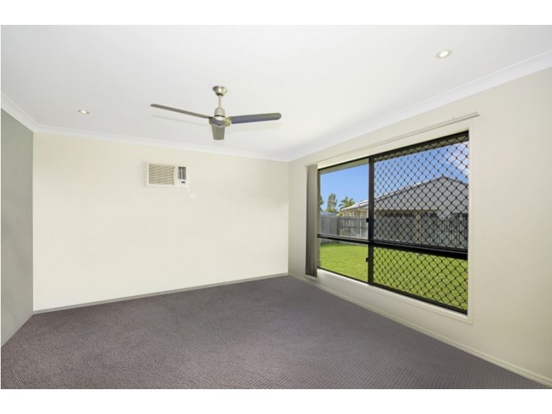 27 Seabrook Circuit, Bushland Beach QLD 4818