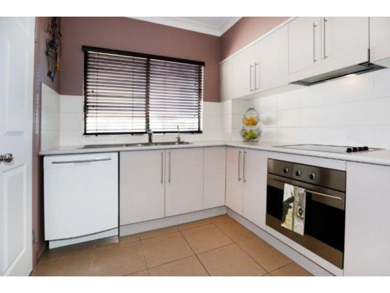 4/38 Percy St, West End QLD 4810