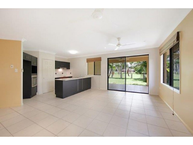 Bushland Beach QLD 4818