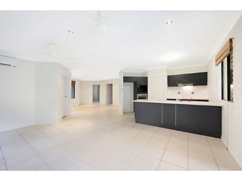 Bushland Beach QLD 4818