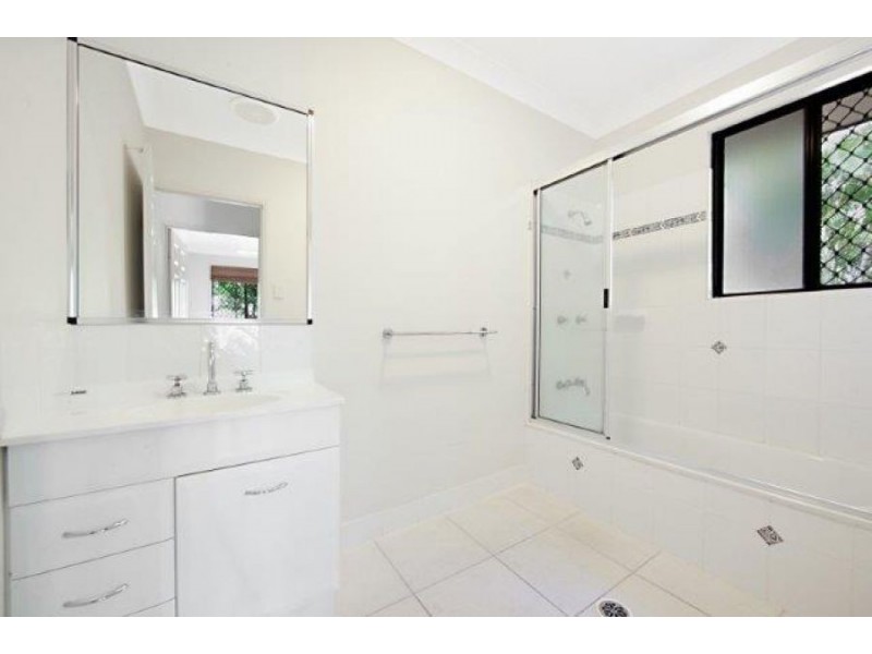 Bushland Beach QLD 4818