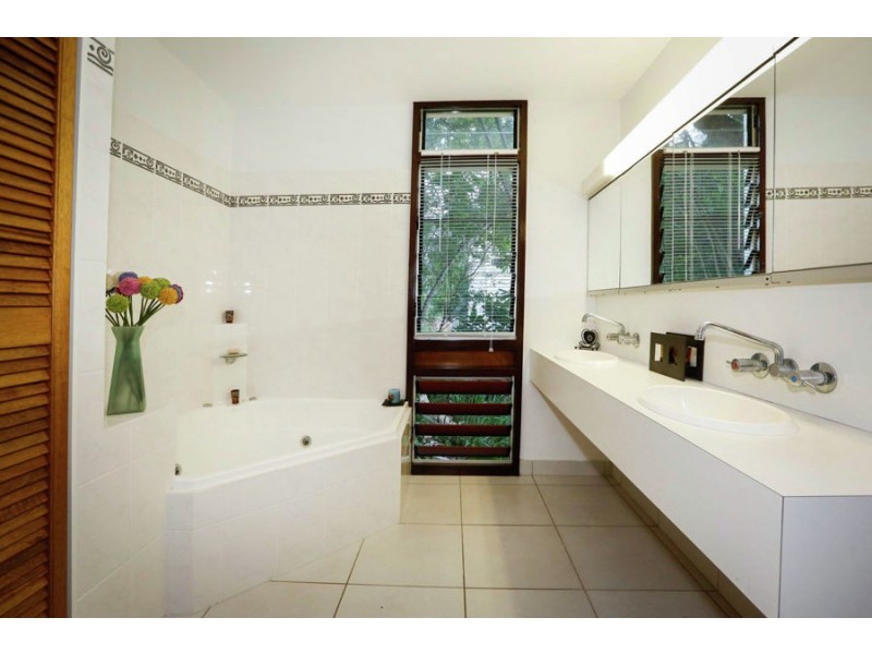 11 Roper Court, Castle Hill QLD 4810