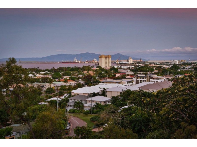 11 Roper Court, Castle Hill QLD 4810