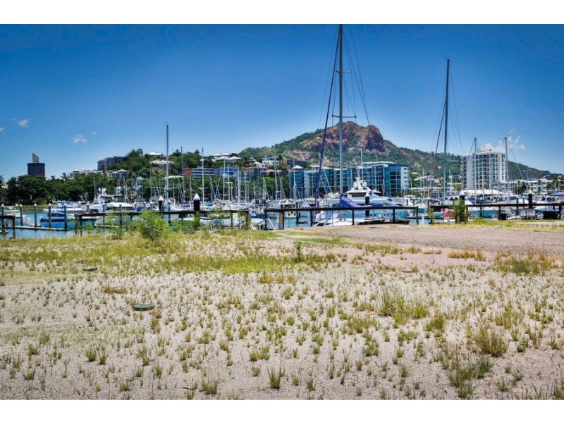 11 Sir Leslie Thiess Drive, Townsville City QLD 4810