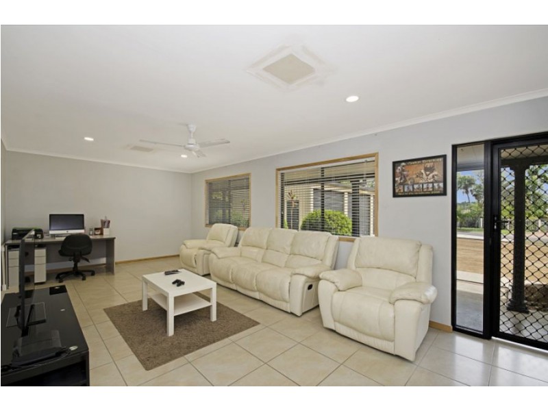 1 Lotus Court, Bushland Beach QLD 4818