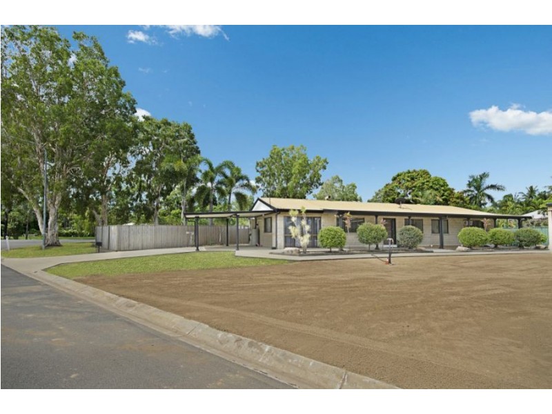 1 Lotus Court, Bushland Beach QLD 4818