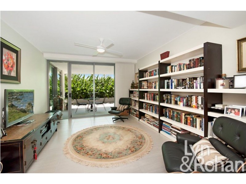 2104/6 Mariners Drive, Townsville City QLD 4810