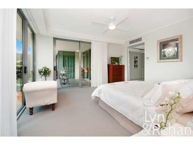 2104/6 Mariners Drive, Townsville City QLD 4810