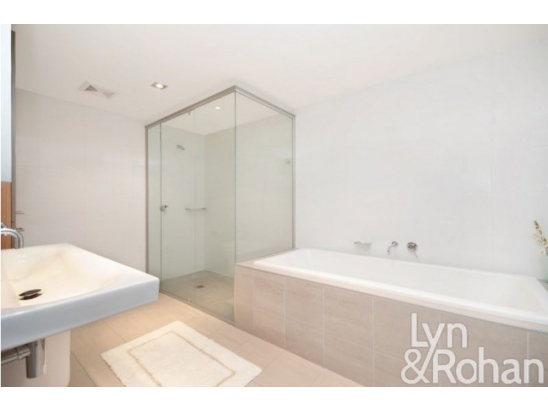 2104/6 Mariners Drive, Townsville City QLD 4810